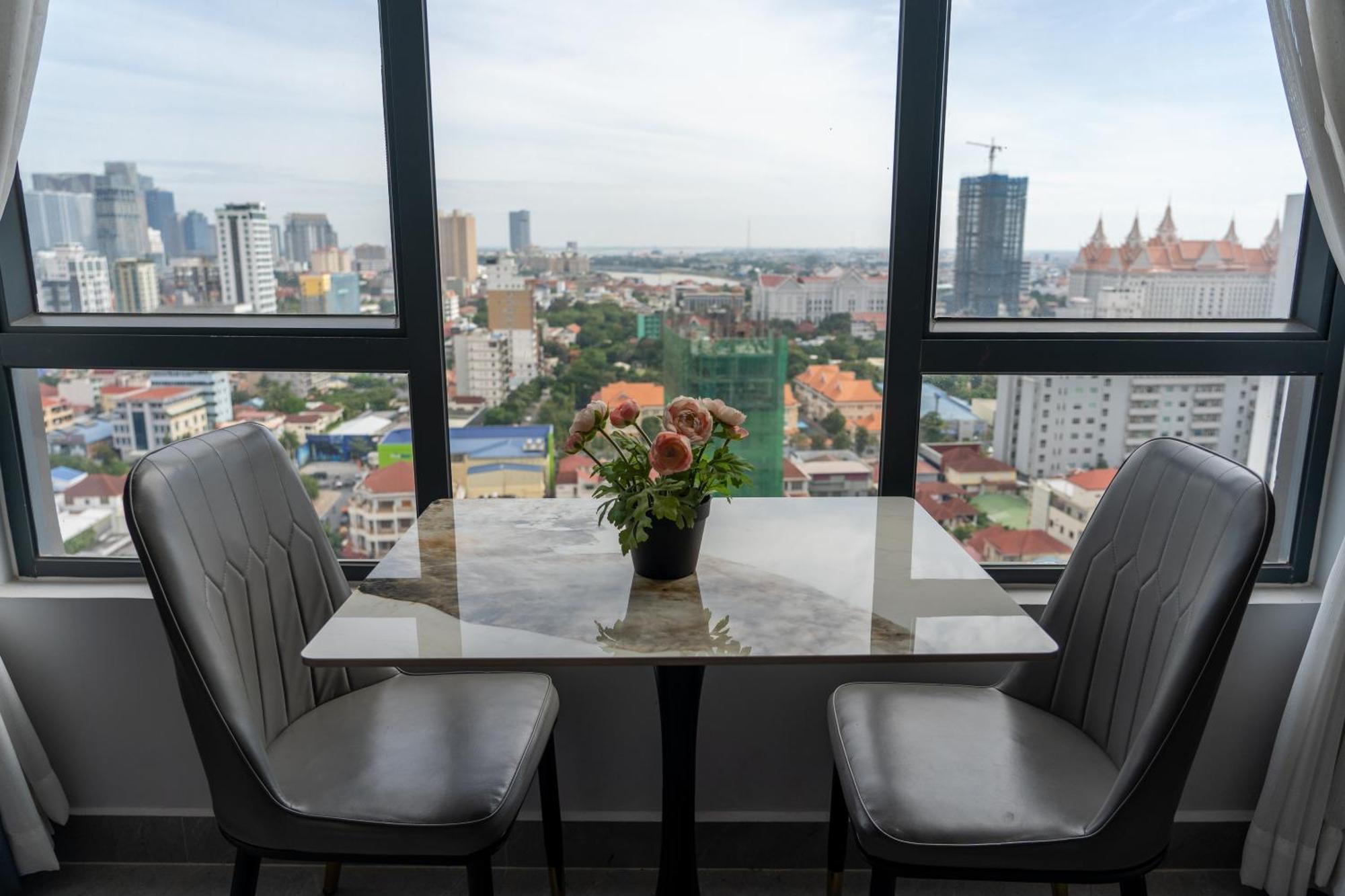 Parc21 Luxury Boutique Hotel Phnom Penh Esterno foto